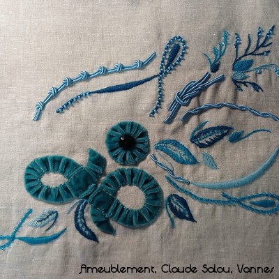 Rubans, velours et cocardes.